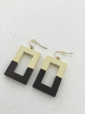 Square fashion earrings