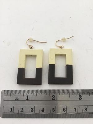 Square fashion earrings