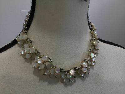 Vintage Round Shell Collar Necklace