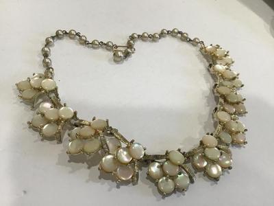 Vintage Round Shell Collar Necklace