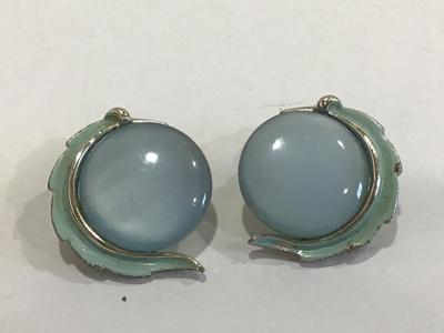 Lisner Vintage Clip on Earrings