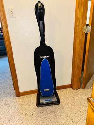 ORECK TYPE 8 UPRIGHT VACUUM