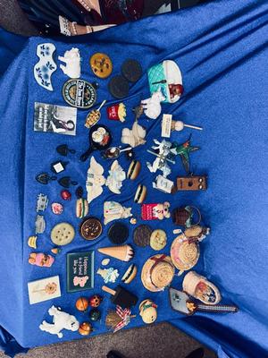 LARGE LOT OF REFRIGERATOR MAGNETS