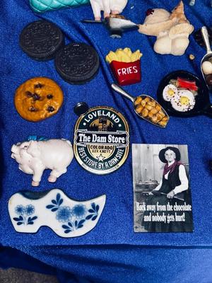 LARGE LOT OF REFRIGERATOR MAGNETS