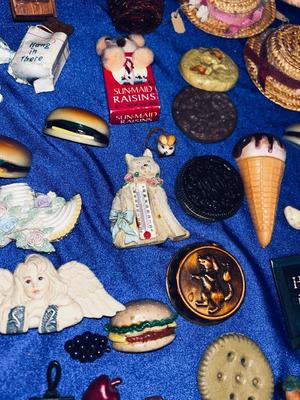 LARGE LOT OF REFRIGERATOR MAGNETS