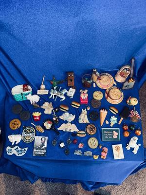 LARGE LOT OF REFRIGERATOR MAGNETS