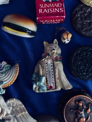LARGE LOT OF REFRIGERATOR MAGNETS
