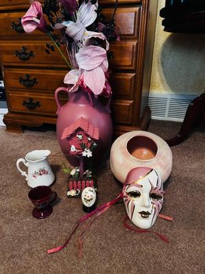 AN ASSORTMENT OF PINK DECOR
