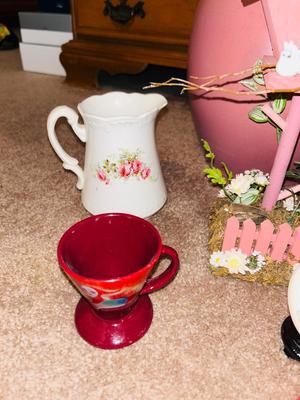 AN ASSORTMENT OF PINK DECOR