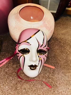 AN ASSORTMENT OF PINK DECOR