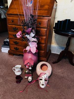 AN ASSORTMENT OF PINK DECOR