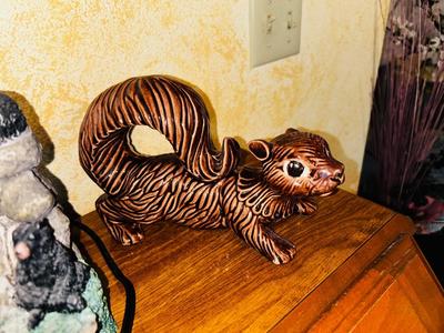 BEAR FOUNTAIN, VINTAGE CERAMIC SQUIRREL AND STEINS