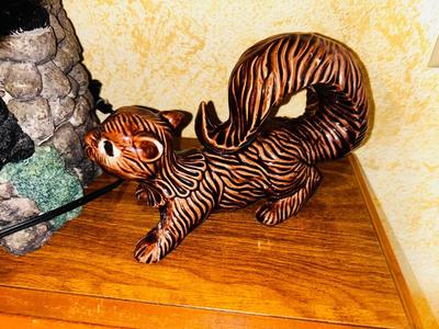 BEAR FOUNTAIN, VINTAGE CERAMIC SQUIRREL AND STEINS