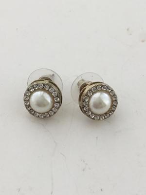 Beautiful round studded earrings
