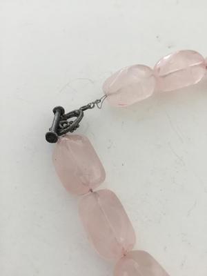 Light pink beaded fashion necklace