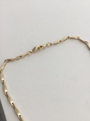 Gold tone unmarked fashion necklace