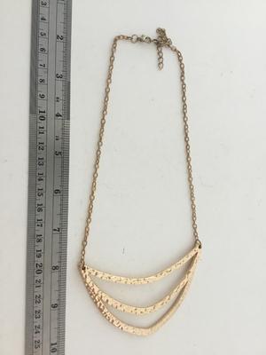 Gold tone unmarked fashion necklace