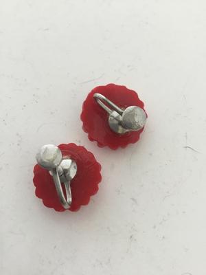 Unmarked red roses clip on earrings