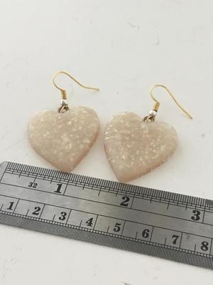 Unmarked heart dangle fashion earrings