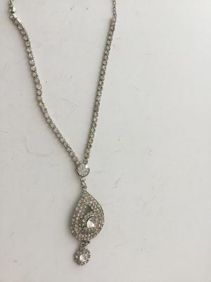 Vintage clasp unmarked rhinestone fashion necklace