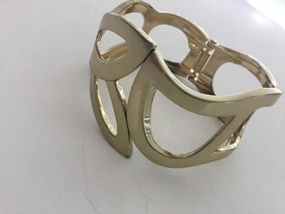 Gold tone fashion bangle