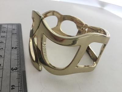Gold tone fashion bangle