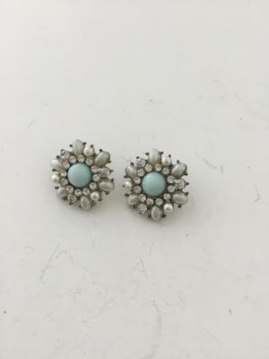 Flower stud earrings