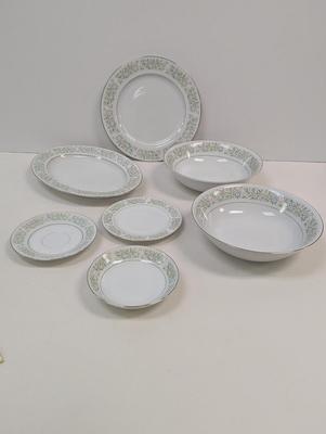 19 Pieces Place Setting Springtime By Taihel