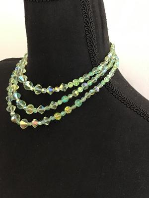 Beautiful Light Green Iredescent 1940-50 Crystal Necklace