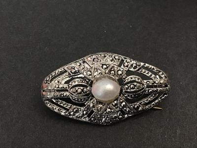 Fashion Brooch faux Stone