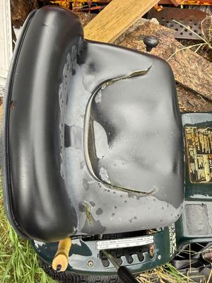 Sale Photo Thumbnail #30: O6-Riding Lawnmower