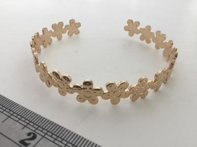 Beautiful gold tone flower cuff bracelet