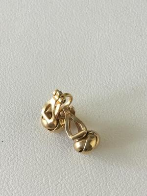 Gold tone vintage clip on fashion earrings