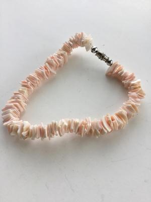 Vintage shell type beaded light pink bracelet
