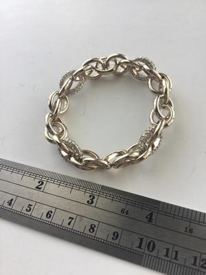 Gold tone stretchy fashion bracelet