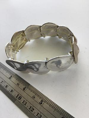Silver tone stretchy fashion bracelet