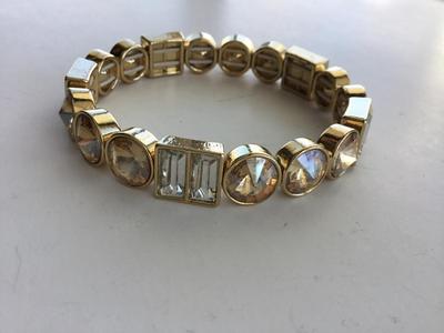 Gold tone stretchy fashion bracelet