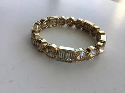 Gold tone stretchy fashion bracelet