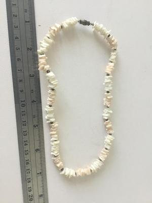 Beautiful vintage quartz like collar necklace