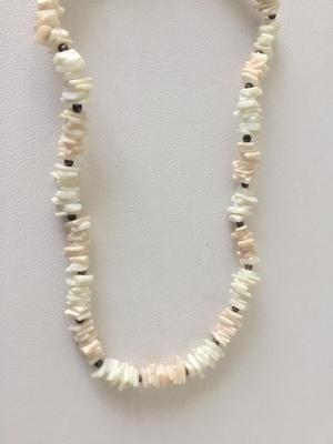 Beautiful vintage quartz like collar necklace