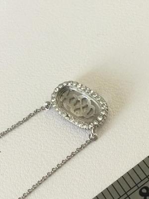 Beautiful silver tone fashion necklace