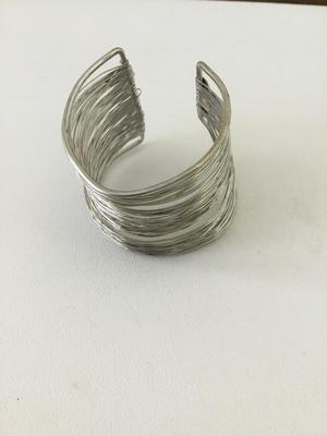 Wire look fashion cuff