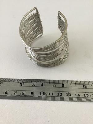 Wire look fashion cuff