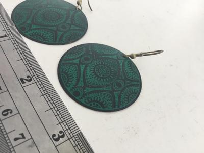 Green unmarked round fashion earrings