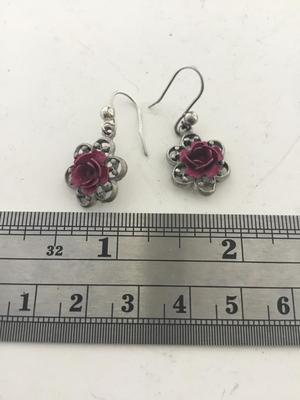 Unmarked beautiful flower dangle earrings