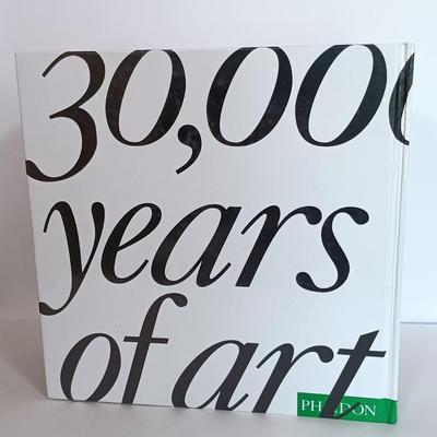 LOT 116: Phauda Press 30,000 Years of Art Coffee Table Book with Fandex Field Guide to Masters of Western Art