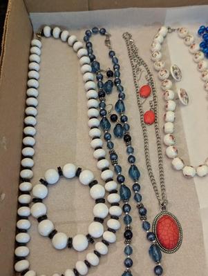 Vintage Necklaces & Pendants