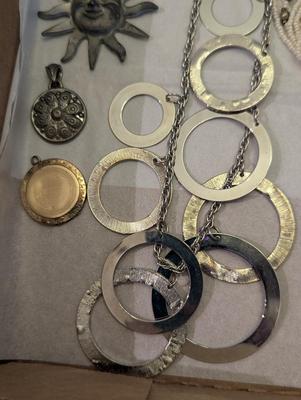 Vintage Necklaces & Pendants
