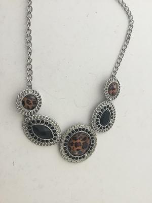 Beautiful EC marked animal print fashion necklace