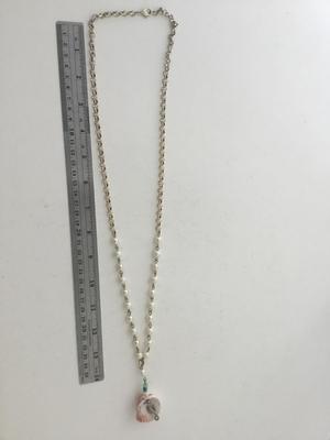 Gold tone unmarked shell seahorse charm necklace
